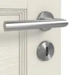 Detailansicht der Oberfläche von Doppelflügeltür TE-38 Nordische Fichte astarm gebürstet weiß lackiert Massivholz mit Zarge