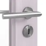 Detailansicht der Oberfläche von Doppelflügeltür TE-41 Fichte astarm weiß pigmentiert lackiert Massivholz mit Zarge