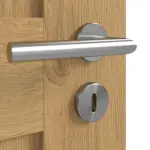 Detailansicht der Oberfläche von Doppelflügeltür TM-7 Eiche astarm Massivholz mit Zarge