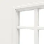 Detailansicht des Lichtausschnitts von HUGA Innentür Landhaus 1 Weißlack Classic mit Lichtausschnitt LA Lugano