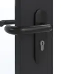 Detailansicht der Oberfläche von GARANT Rauchschutztür Matt RAL 9005 G-TEC mit Lichtausschnitt LA-2