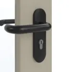 Detailansicht der Oberfläche von GARANT Rauchschutztür Matt Seidengrau 7044 G-TEC mit Lichtausschnitt LA-4 schlossseitig