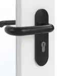 Detailansicht der Oberfläche von GARANT Rauchschutztür Matt Weißlack 9016 G-TEC mit Lichtausschnitt LA-4 schlossseitig