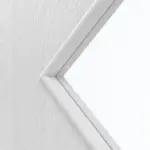 Detailansicht des Lichtausschnitts von Huga Doppelflügeltür Eiche Weiß Durat Basic mit Lichtausschnitt LA 6 Raute mit Zarge