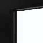 Detailansicht des Lichtausschnitts von HÖRMANN Doppelflügeltür Ultramatt Schwarz Proline Concepto mit Lichtausschnitt LA 9 mit Zarge