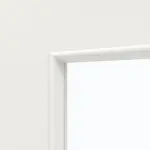 Detailansicht des Lichtausschnitts von GARANT Doppelflügeltür Corona 830 Weißlack 9016 CePaL mit Lichtausschnitt LA-4 mittig mit Zarge