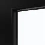 Detailansicht des Lichtausschnitts von LEBO Doppelflügeltür Ultramatt Schwarz ähnl. RAL 9005 Versio mit Lichtausschnitt LA 9 inkl. Zarge
