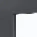 Detailansicht des Lichtausschnitts von CLASSEN Doppelflügeltür Natura HK/HB M5 Graphit RAL 7024 CPL mit Lichtausschnitt und Zarge