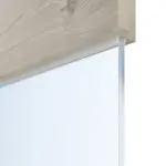 Detailansicht des Lichtausschnitts von HÖRMANN Doppelflügeltür Pure 2 Gebürstete Lärche hell quer Duradecor DesignLine mit Lichtausschnitt quer mit Zarge