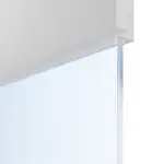 Detailansicht des Lichtausschnitts von HUGA Doppelflügeltür Pure 2 Bütte Weiß Duradecor DesignLine mit Lichtausschnitt quer mit bündiger Lisene Plain 79-7 mit Zarge