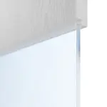 Detailansicht des Lichtausschnitts von HUGA Doppelflügeltür Smart 2 Eiche Weiß Durat Concept mit Lichtausschnitt quer mit bündiger Lisene Accura 80-7 mit Zarge