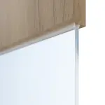 Detailansicht des Lichtausschnitts von HÖRMANN Doppelflügeltür Pure 2 Natureiche Duradecor DesignLine mit Lichtausschnitt quer mit bündiger Lisene Plain 80-7 mit Zarge