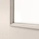 Detailansicht des Lichtausschnitts von Doppelflügeltür TE-23 Fichte astig weiß pigmentiert lackiert Massivholz mit Zarge