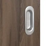 Detailansicht der Oberfläche von HÖRMANN Schiebetür Pure 1 Alpineiche Duradecor DesignLine mit Lichtausschnitt Bandseite