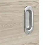 Detailansicht der Oberfläche von HÖRMANN Schiebetür Pure 1 Gebürstete Lärche hell quer Duradecor DesignLine mit Lichtausschnitt mittig