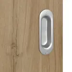 Detailansicht der Oberfläche von HÖRMANN Schiebetür Pure 1 Natureiche Duradecor DesignLine mit Lichtausschnitt mittig