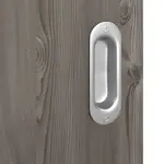 Detailansicht der Oberfläche von HÖRMANN Schiebetür Pure 2 Gebürstete Lärche dunkel Duradecor DesignLine mit Lichtausschnitt quer mit Lisene Steel 79