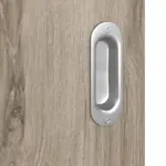 Detailansicht der Oberfläche von HÖRMANN Schiebetür Pure 2 Nordeiche Duradecor DesignLine mit Lichtausschnitt quer mit Lisene Steel 79