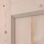 Detailansicht der Fräsung von Doppelflügeltür TE-4 Fichte astig Massivholz mit Zarge