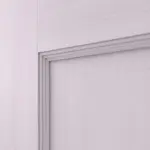 Detailansicht der Fräsung von Doppelflügeltür TE-40 Fichte astarm weiß pigmentiert lackiert Massivholz mit Zarge