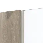 Detailansicht des Lichtausschnitts von HÖRMANN Schiebetür Pure 1 Nordeiche Duradecor DesignLine mit Lichtausschnitt Bandseite