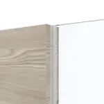 Detailansicht des Lichtausschnitts von HÖRMANN Schiebetür Pure 1 Gebürstete Lärche hell quer Duradecor DesignLine mit Lichtausschnitt mittig