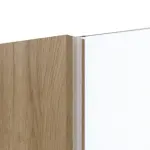 Detailansicht des Lichtausschnitts von HÖRMANN Schiebetür Pure 1 Natureiche Duradecor DesignLine mit Lichtausschnitt mittig