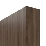 Detailansicht der stumpfen Kante von HÖRMANN Schiebetür Pure 1 Alpineiche Duradecor DesignLine mit Lichtausschnitt mittig