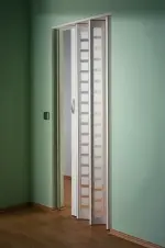 Milieu mit MARLEY Falttür New Generation Weiß mit Karo Fenster Weiß satinierte 