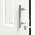 Detail Drücker von Haustür Thermo46 Motiv 100 in RAL 9016