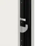 Hörmann Haustür Thermo46 400 mit Seitenteil RAL 9016-RAL 9016 Detail Schließer
