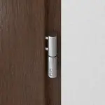 Interio Holz-Haustür Stuttgart Eiche Lasur Walnuss-Optik Tabak Detail Bänder