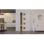 Front-Milieuansicht der vor der Wand laufenden CLASSEN Schiebetür Modena 4 LA 4/4 Esche Weiß 3D Look mit Lichausschnitt