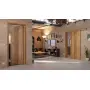 Main-Milieuansicht der vor Wand laufenden CLASSEN Schiebetür Century M1 Honig Catania 3D Look 