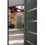 CloseUp-Milieuansicht von CLASSEN Innentür Greco M3 Uni Green Iridium mit Lichtausschnitt