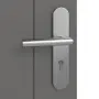 Detailansicht der Oberfläche von HÖRMANN Wohnungseingangstür Groove 13 Staubgrau RAL 7037 Lack DesignLine