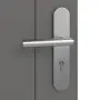 Detailansicht der Oberfläche von HÖRMANN Wohnungseingangstür Groove 44 Staubgrau RAL 7037 Lack DesignLine