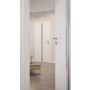 CloseUp-Milieuansicht von HÖRMANN Innentür Pure 1 Gebürstetes Weiß Duradecor DesignLine mit Lichtausschnitt mittig