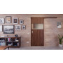 Front-Milieuansicht der vor der Wand laufenden HÖRMANN Schiebetür Pure 2 Alpineiche Duradecor DesignLine mit Lichtausschnitt quer