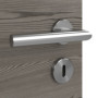 Detailansicht der Oberfläche von HÖRMANN Innentür Pure 1 Gebürstete Lärche dunkel quer Duradecor DesignLine mit Lichtausschnitt mittig