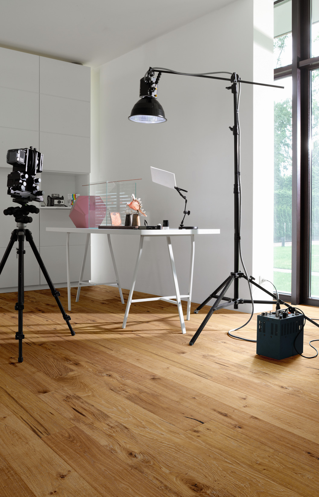 Brązowa podłoga parkietowa