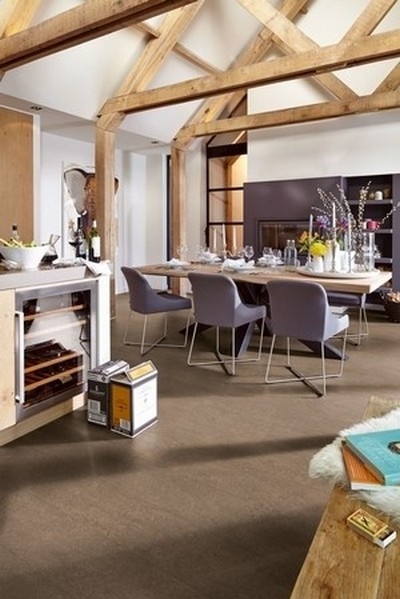 Brązowa podłoga winylowa