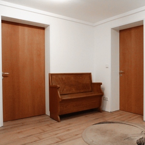 Kundenfoto einer eingebauten glatten Innentür aus 100% Echtholz