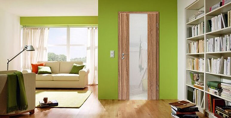 Salon z drzwiami drewniano-szklanymi Nature Orzech od Lebo