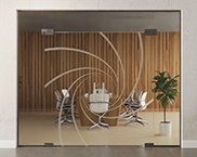 System całoszklany z drzwiami wahadłowymi