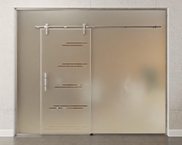 System całoszklany z drzwiami przesuwnymi