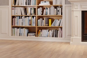 Jasna podłoga z regałem na książki