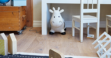 Parkiet w kuchni, zdjęcie w aranżacji