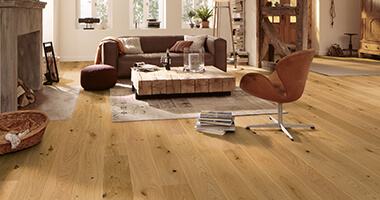 Parkiet w salonie, zdjęcie w aranżacji