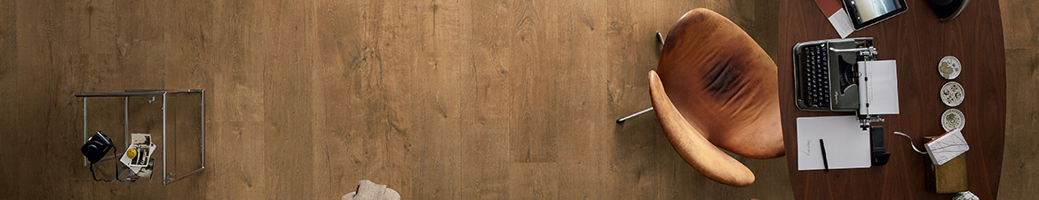 Tania podłoga designerska w salonie